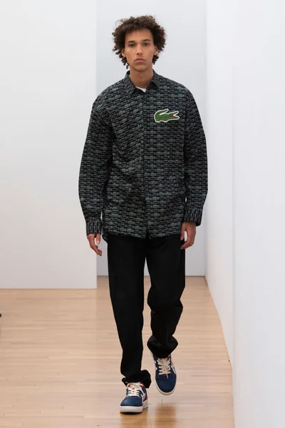 Look 16